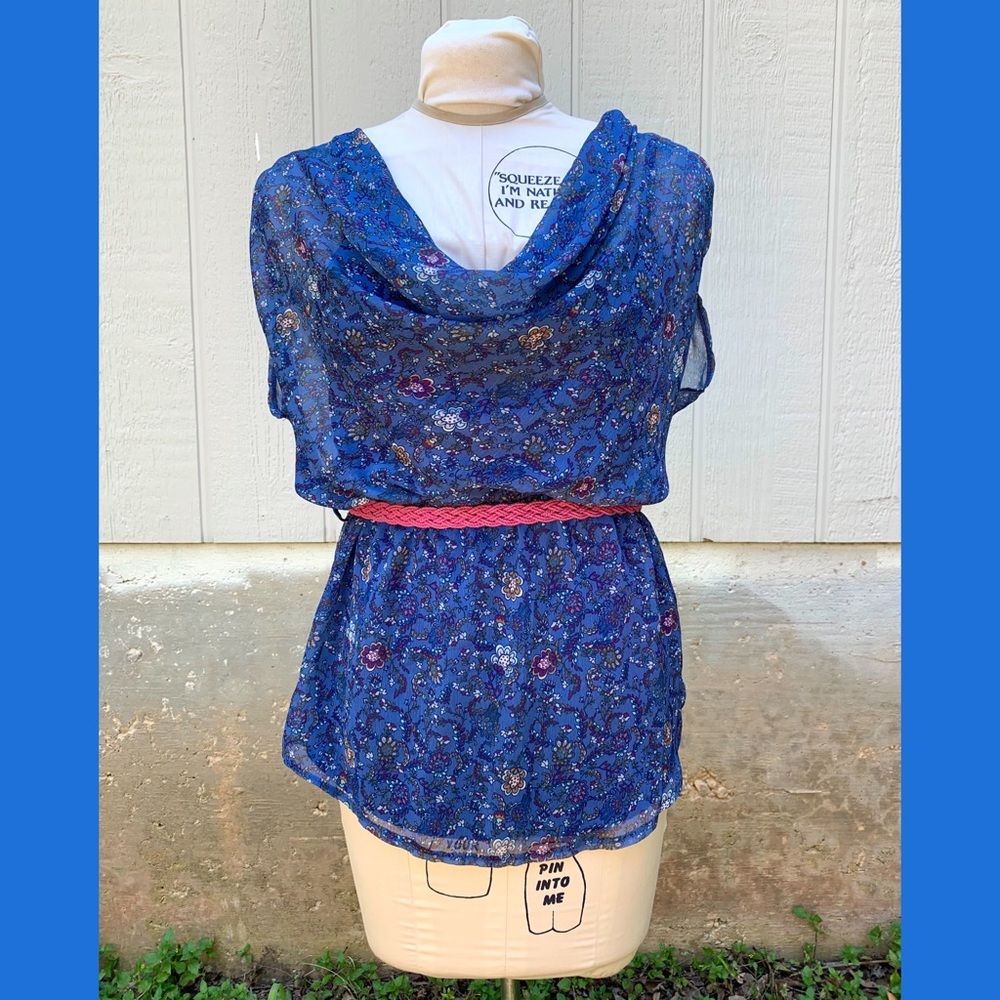 Love on A Hanger (S) Blue Floral Blouse